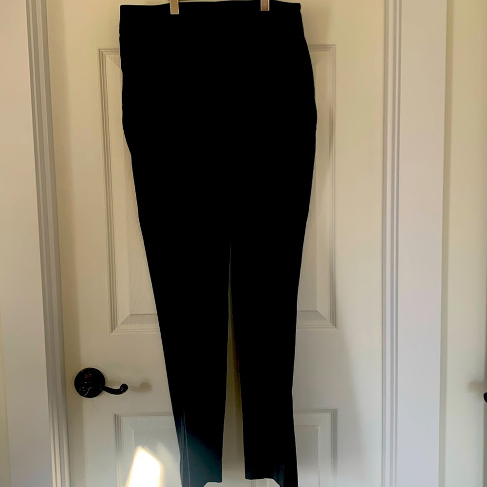 Talbots dress pants
Size 8
Black colour